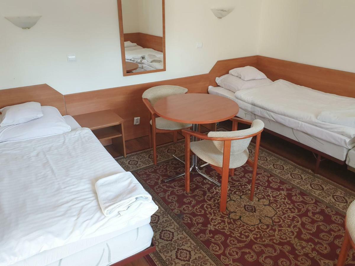 Motel Comet Przeźmierowo Exterior foto